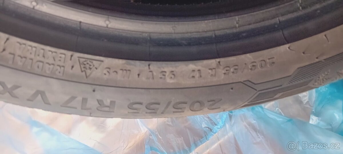 Prodám zimní 205/55/17 - 3