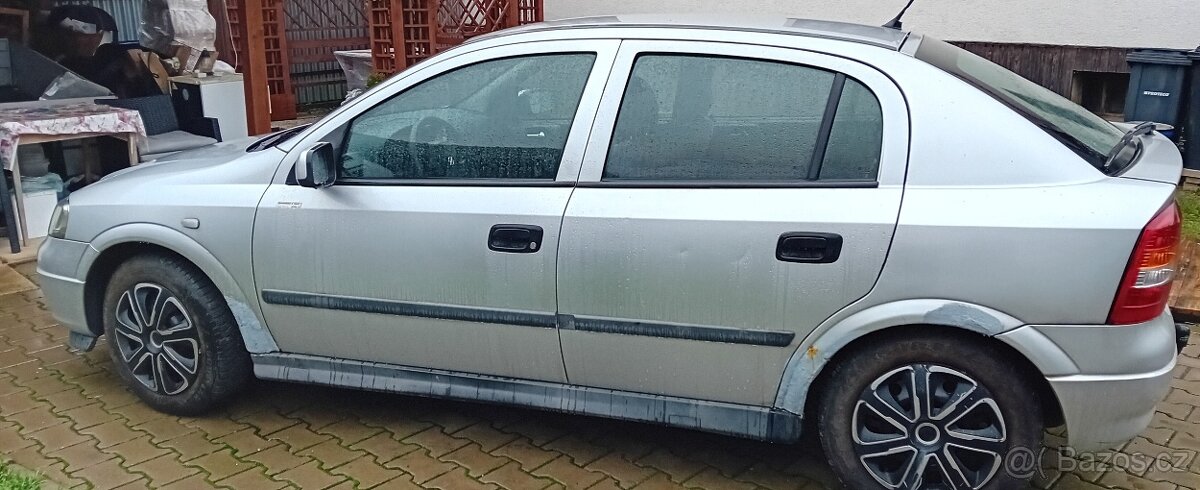 Opel Astra 66KW 1.4 16V rok 2004 - 3