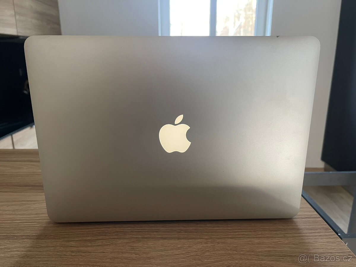 Macbook Air 13" - 2017 - A1466 - Intel i7 + 256GB SSD - 3