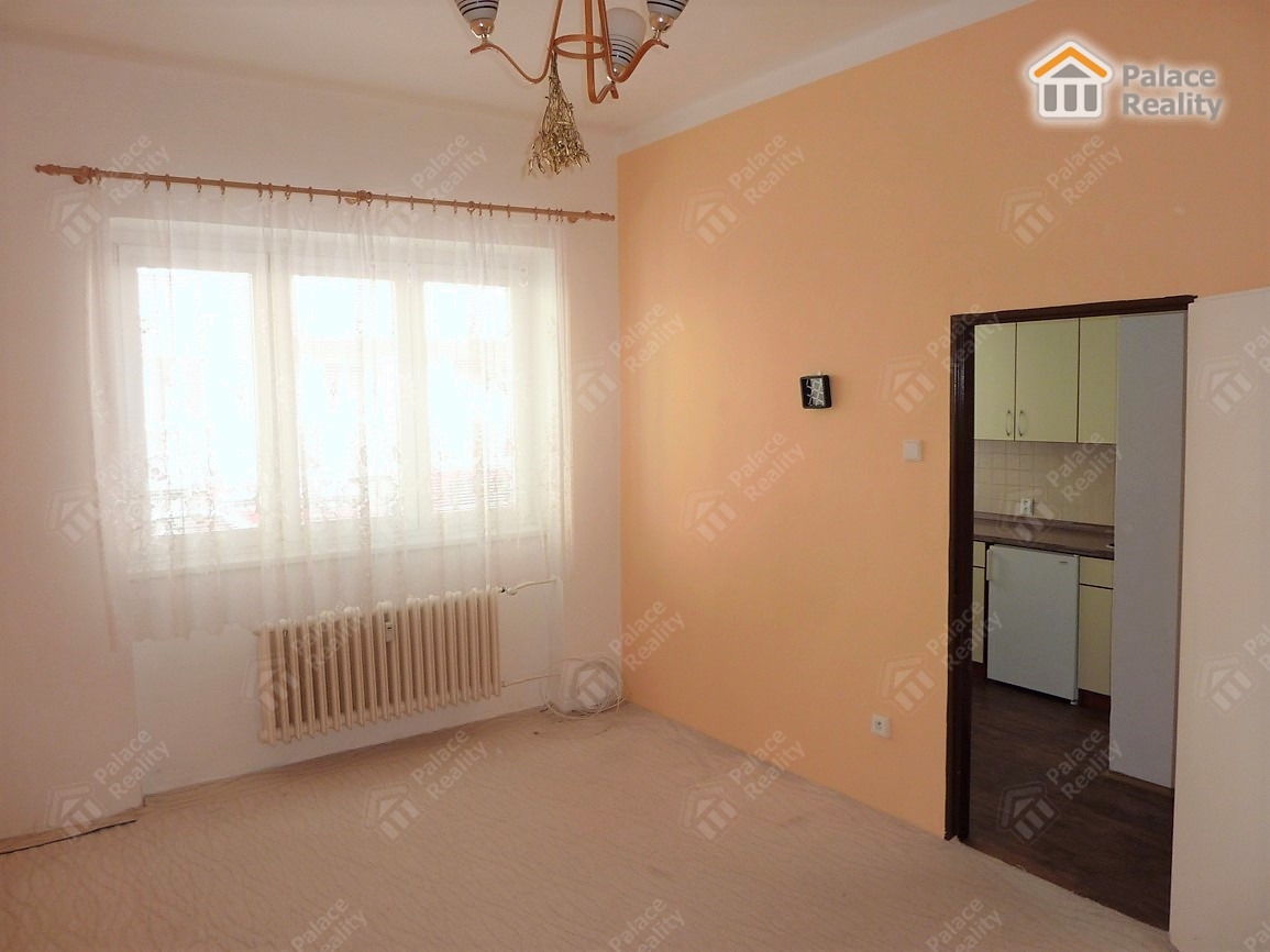 Prodej upraveného bytu 2+1, centrum města - 3