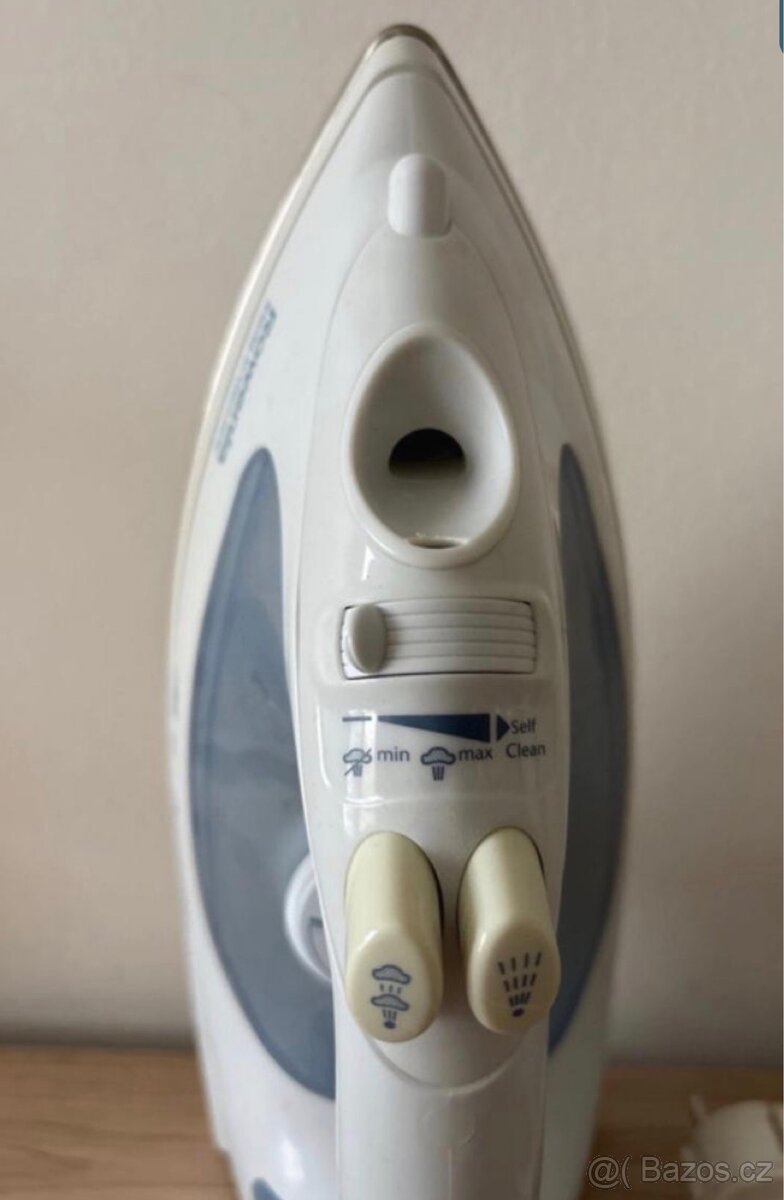 Napařovací žehlička Rowenta - 3