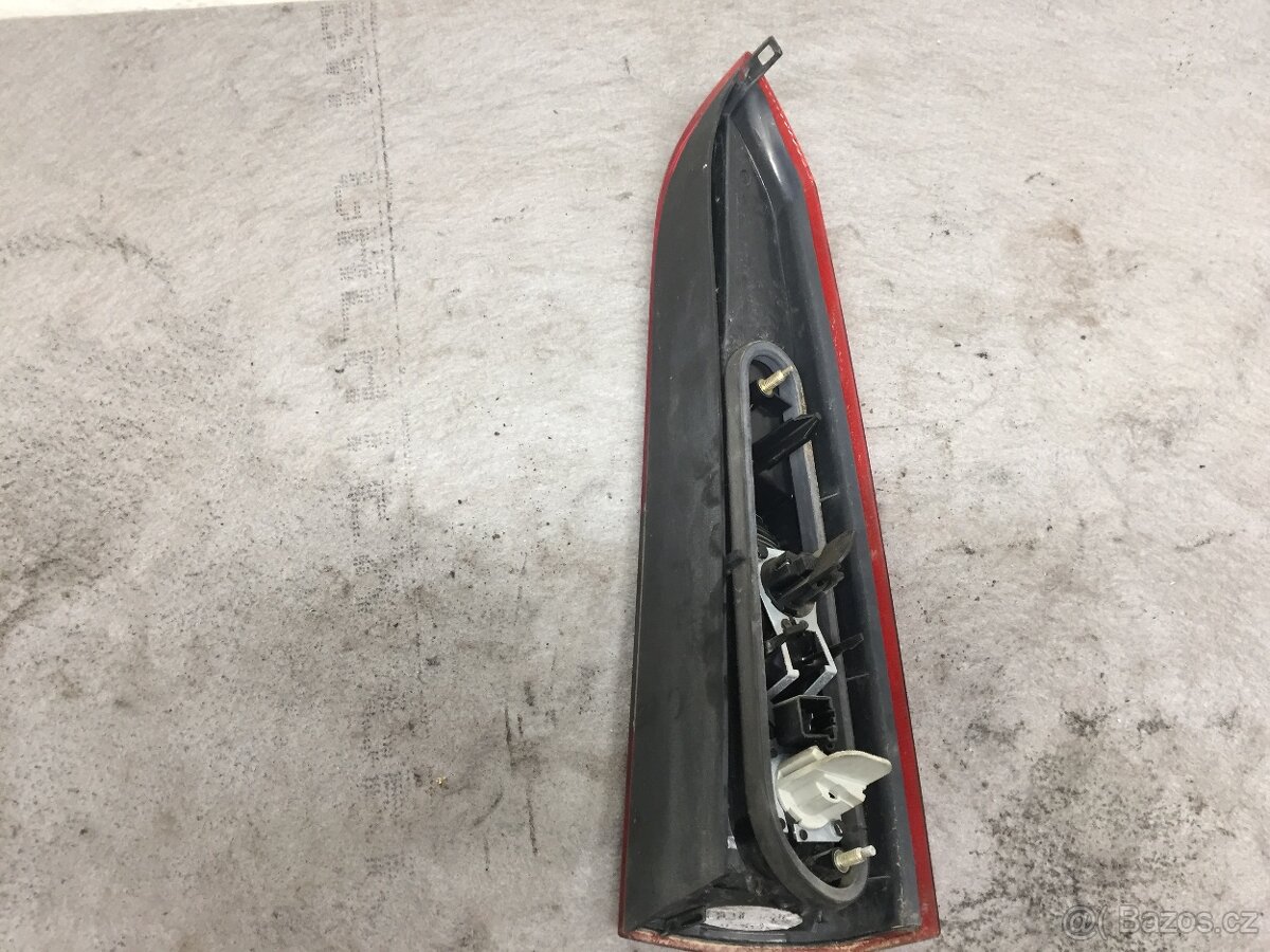 VOLVO V70 2000-2004 - LEVÉ ZADNÍ HORNÍ SVĚTLO - 3