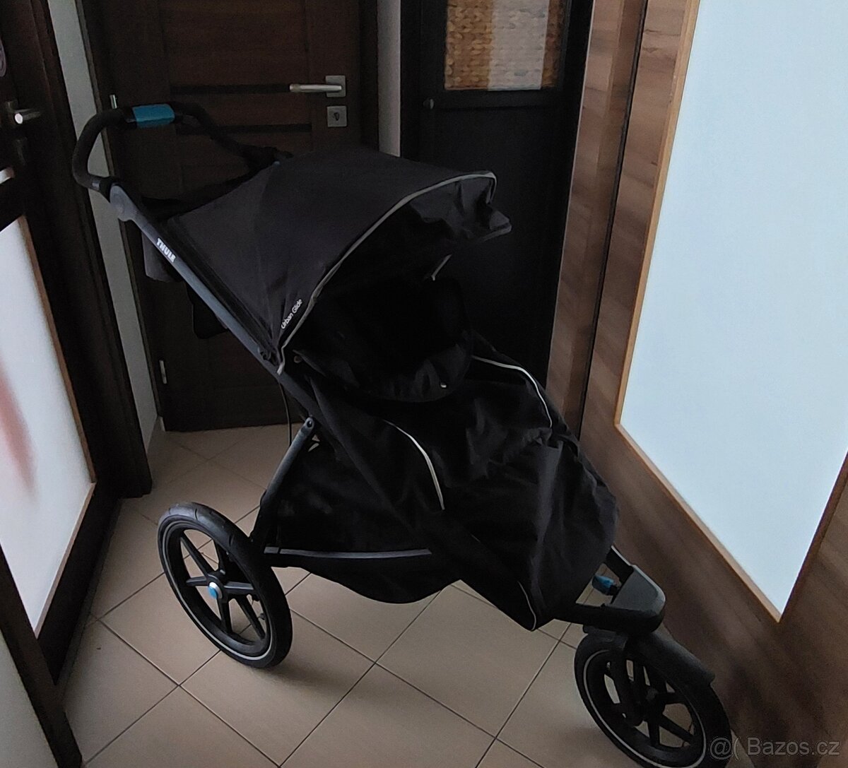 Thule Urban Glide 2 Black on Black - 3