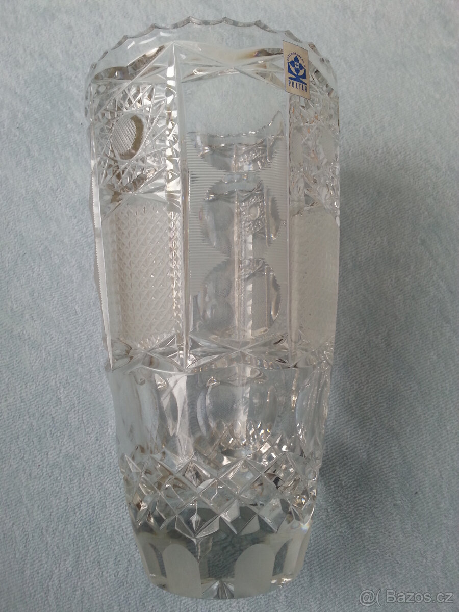 Broušená skleněná váza - 3