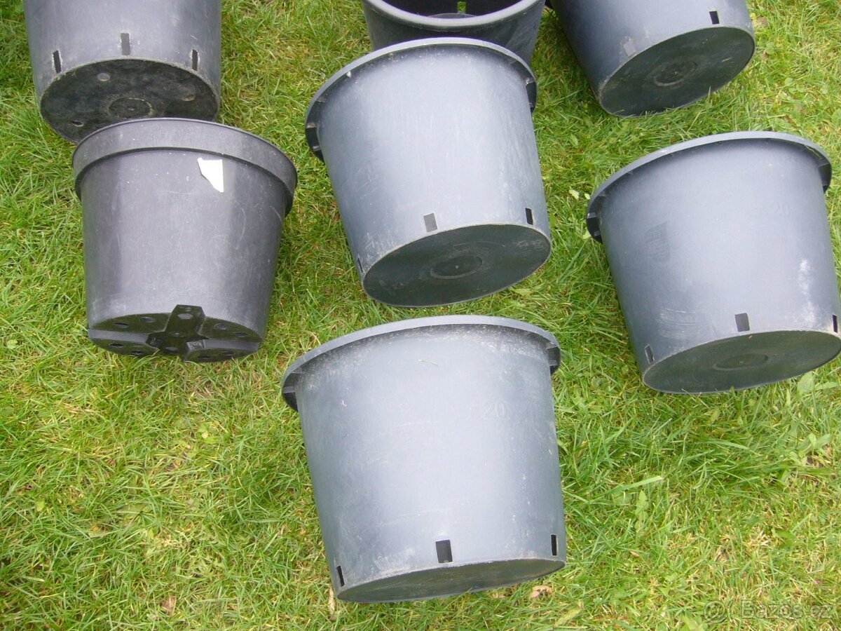 Květináče PE zahradnické velké - 3