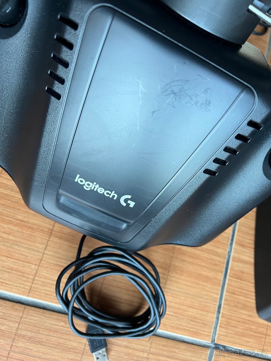 VOLANT Logitech G29 Driving Force + pedály + řadící páka - 3