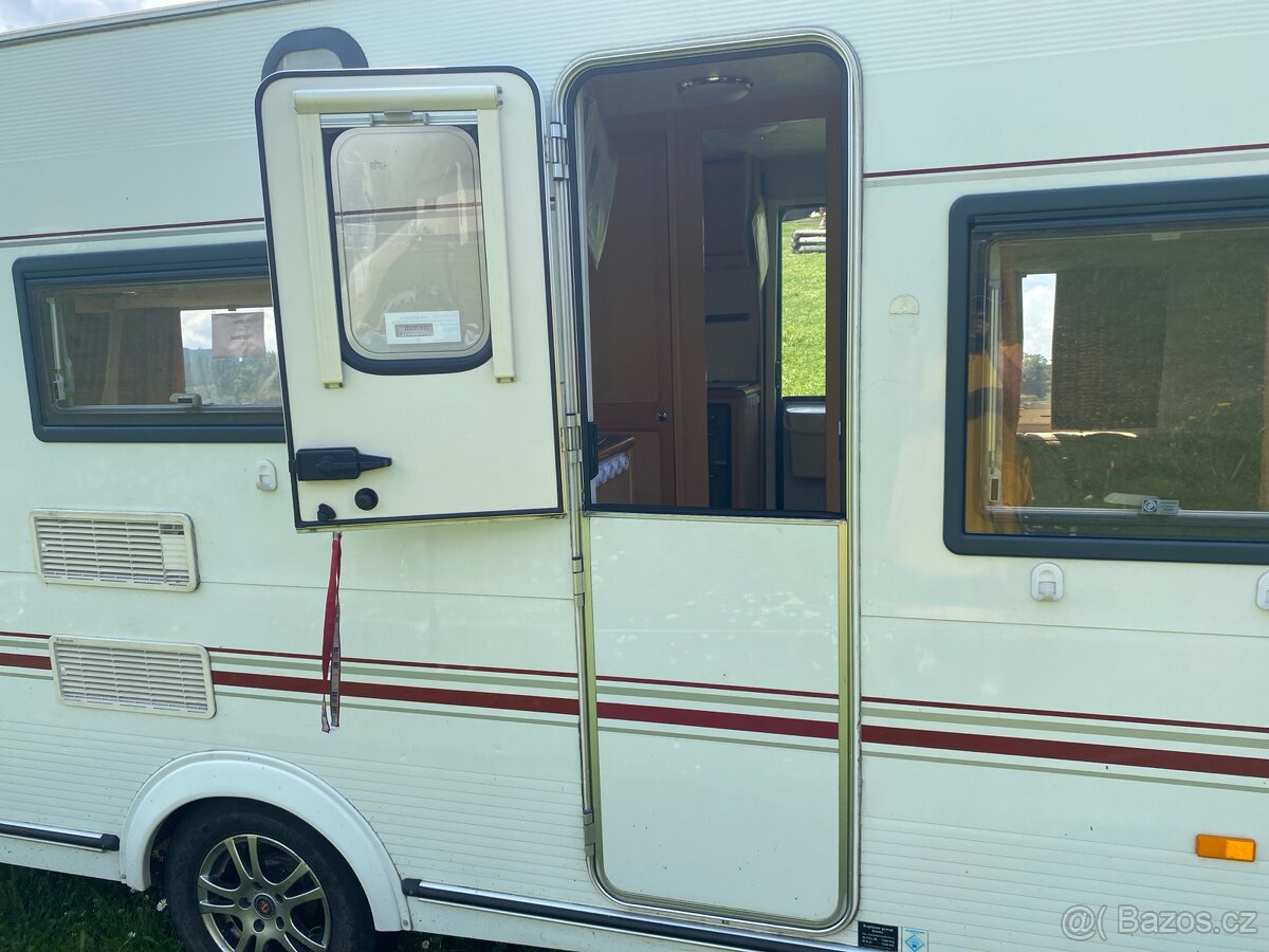 Karavan s předstanem - 3