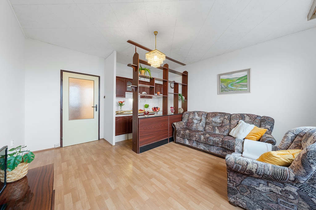 Pronájem bytu 2+KK, 42 m2 s výhledem a sklepem, Dobětice - 3