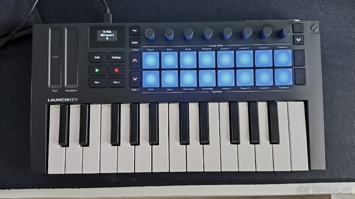 DAW kontrolér NOVATION Launchkey Mini 25 MK4 klávesy - 3