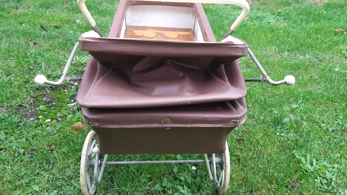 Starý retro kočárek pro panenky - 3