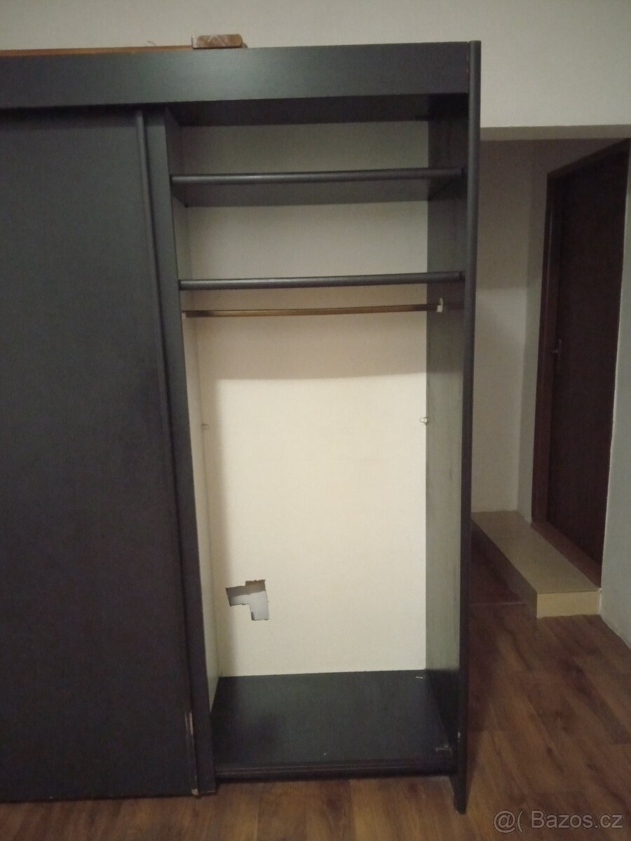 Skříň s posuvnými dveřmi - 3