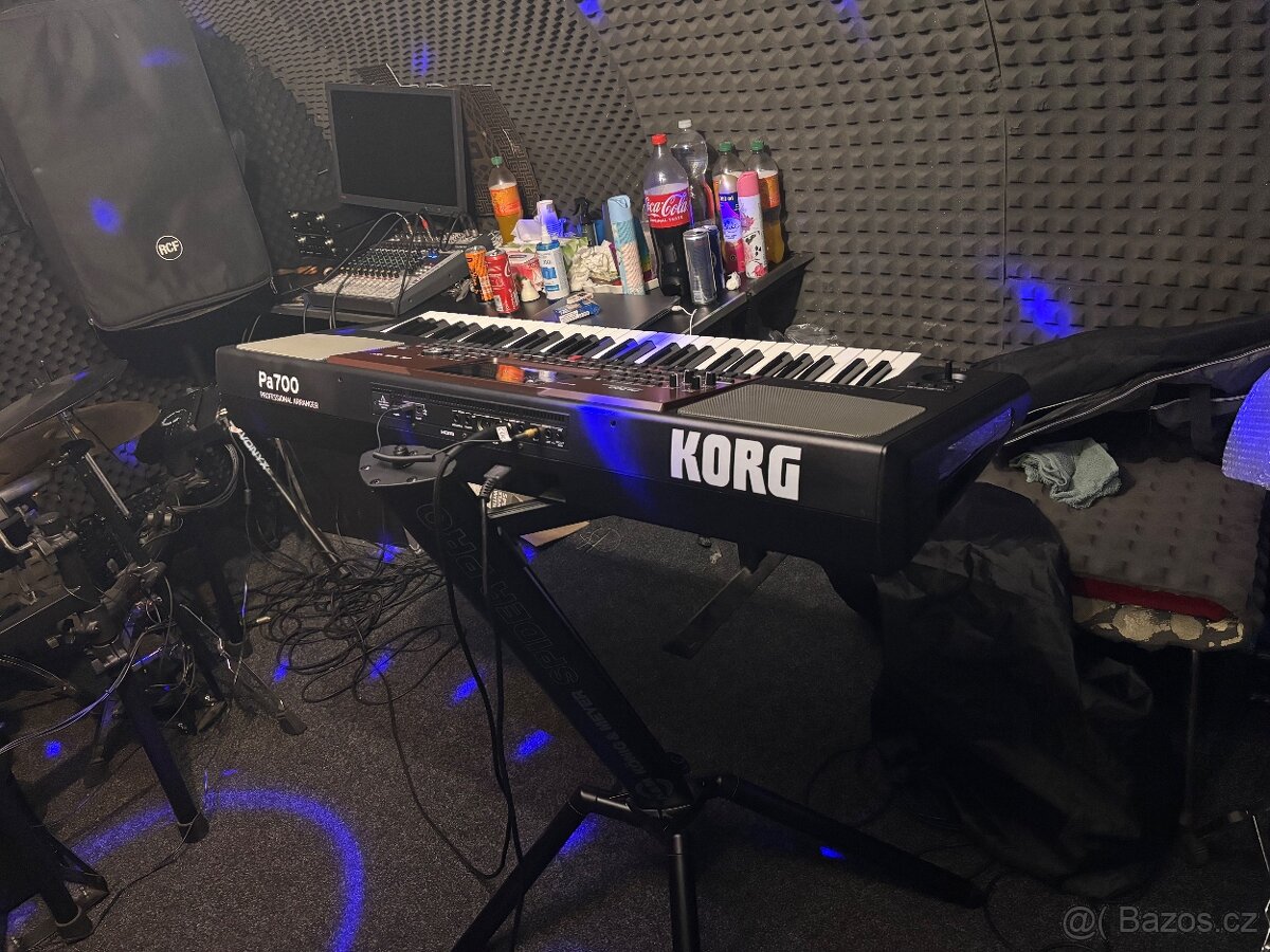 Prodám vyměním Korg pa 700 - 3