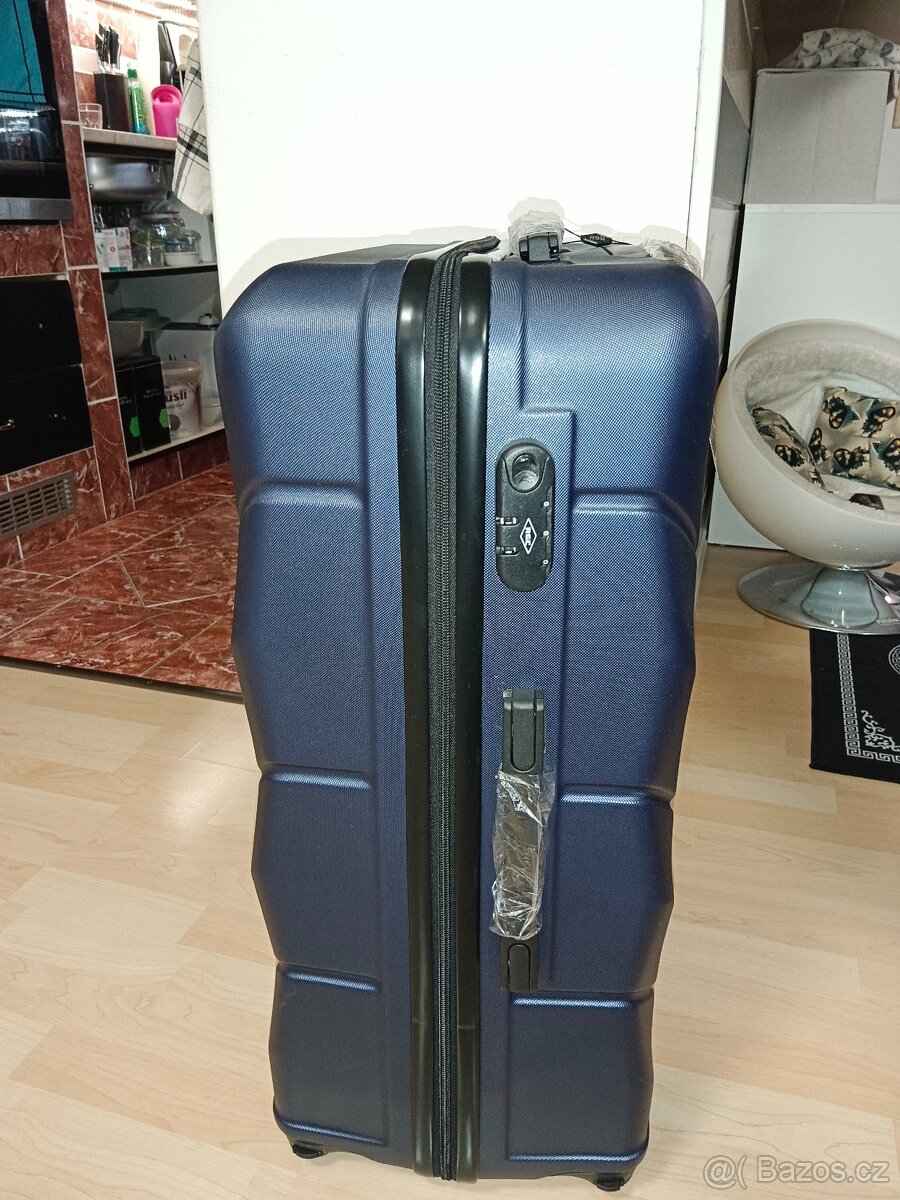 Cestovní skořepinový kufr i s kolečkami - 3