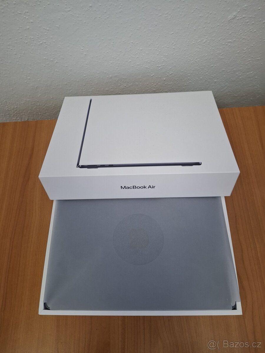 Macbook Air 13 palců M2 chip 8 GB RAM 256 SSD 330 cyklů - 3
