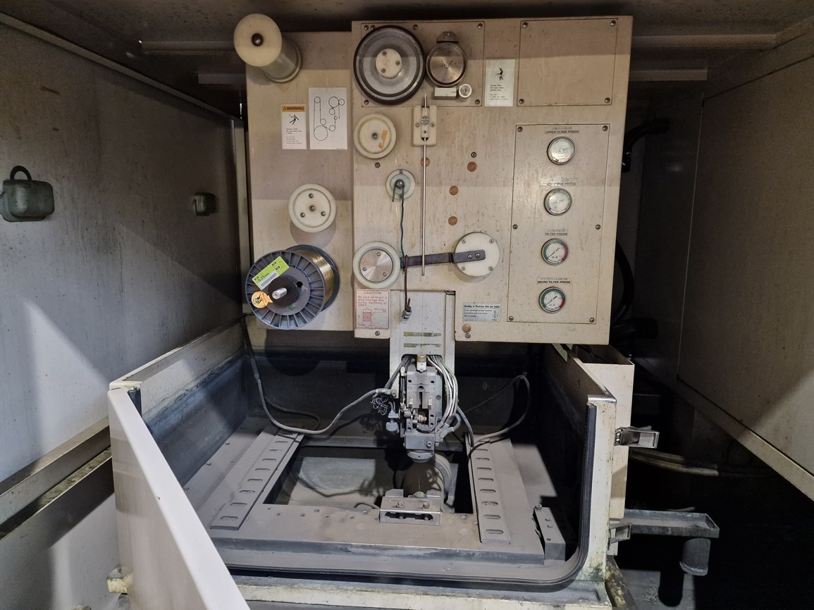 Elektroerozivní drátová řezačka Hitachi 254Y - 3