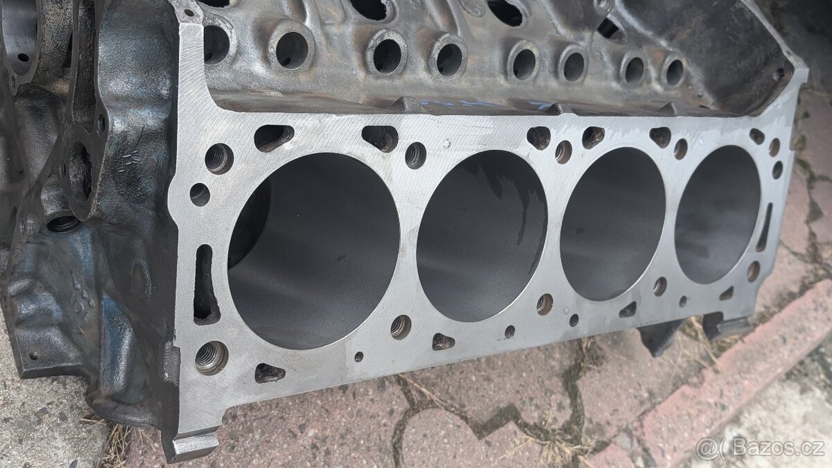 Predám blok motora Ford 385 series 429/460. - 3