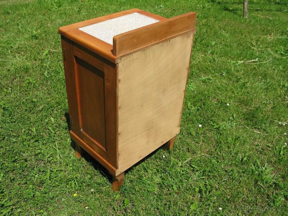 starožitný noční stolek - 3