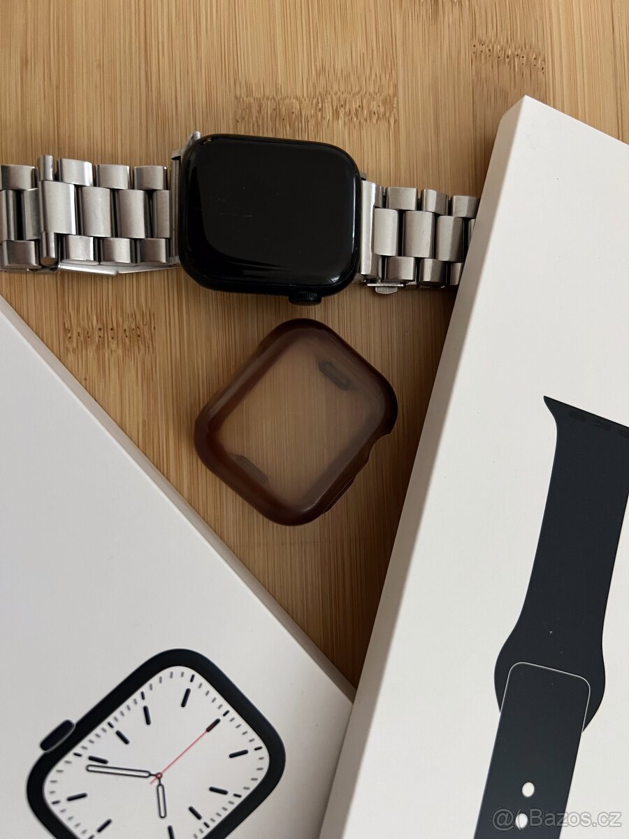 Apple Watch Series 7 top stav - 3