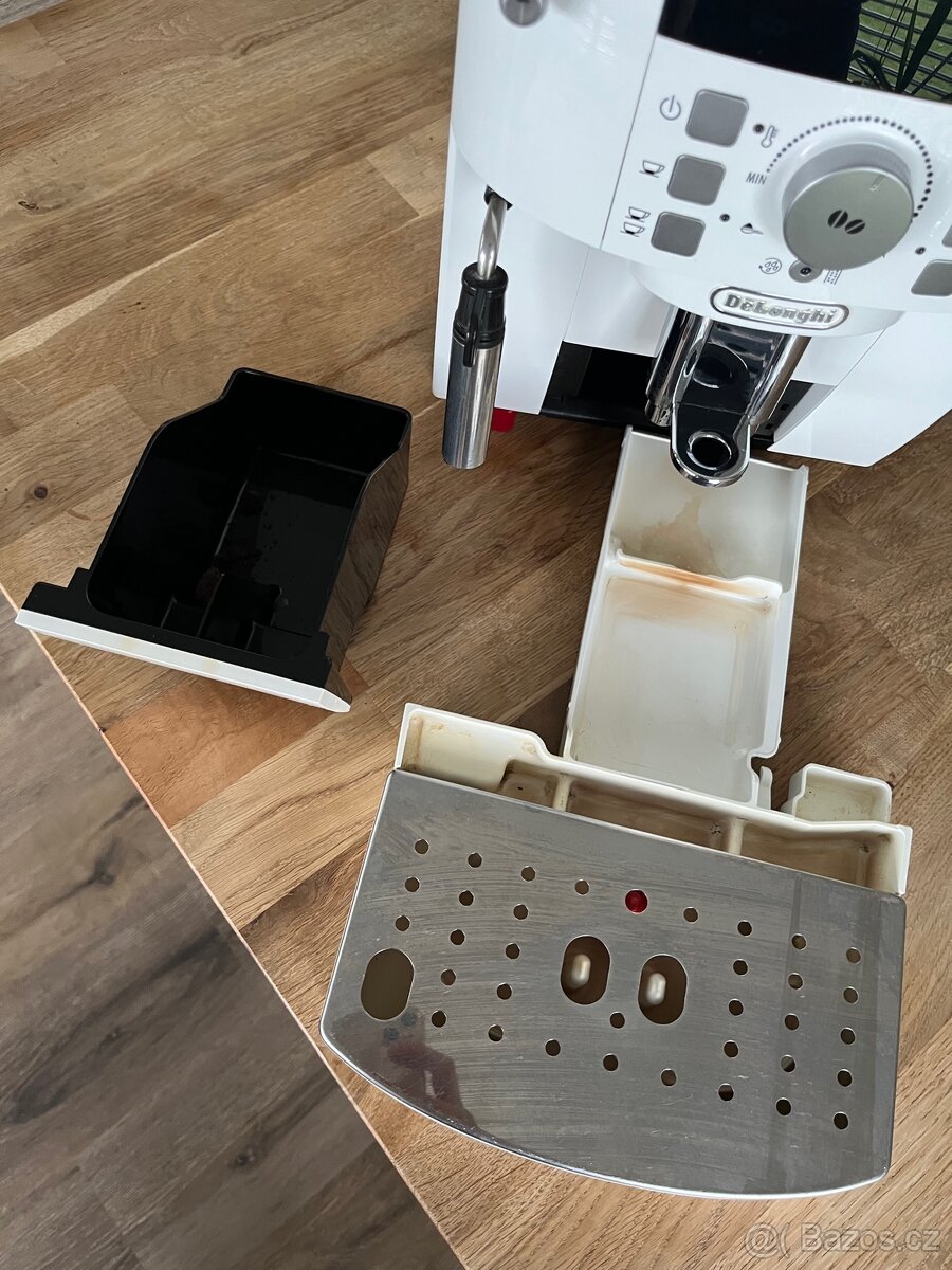 Plne funkčný automatický kávovar Delonghi - 3