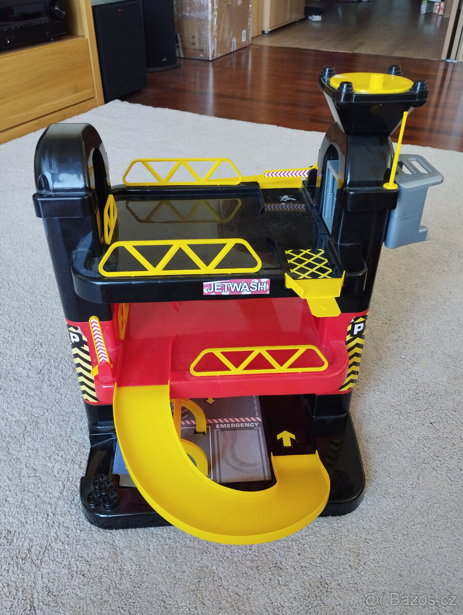 Vícepatrová garáž pro autíčka s výtahem - 3