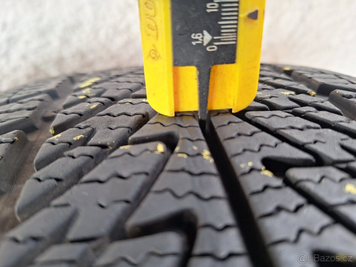 Prodám zimní pneu 225/40/18 Goodyear - 3