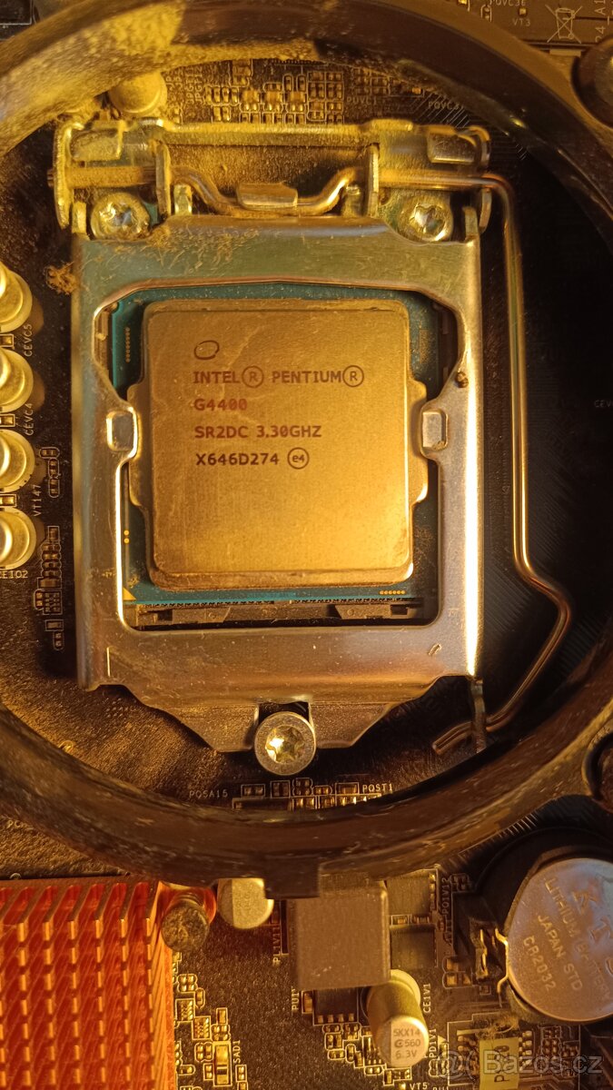 ASRock H110M + Intel Pentium G4400 + 8GB RAM - 3