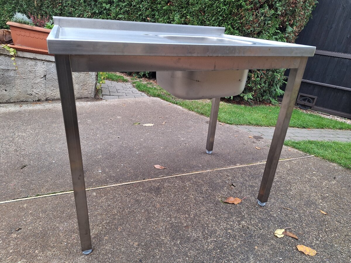 Nerezový stůl s dřezem - 3