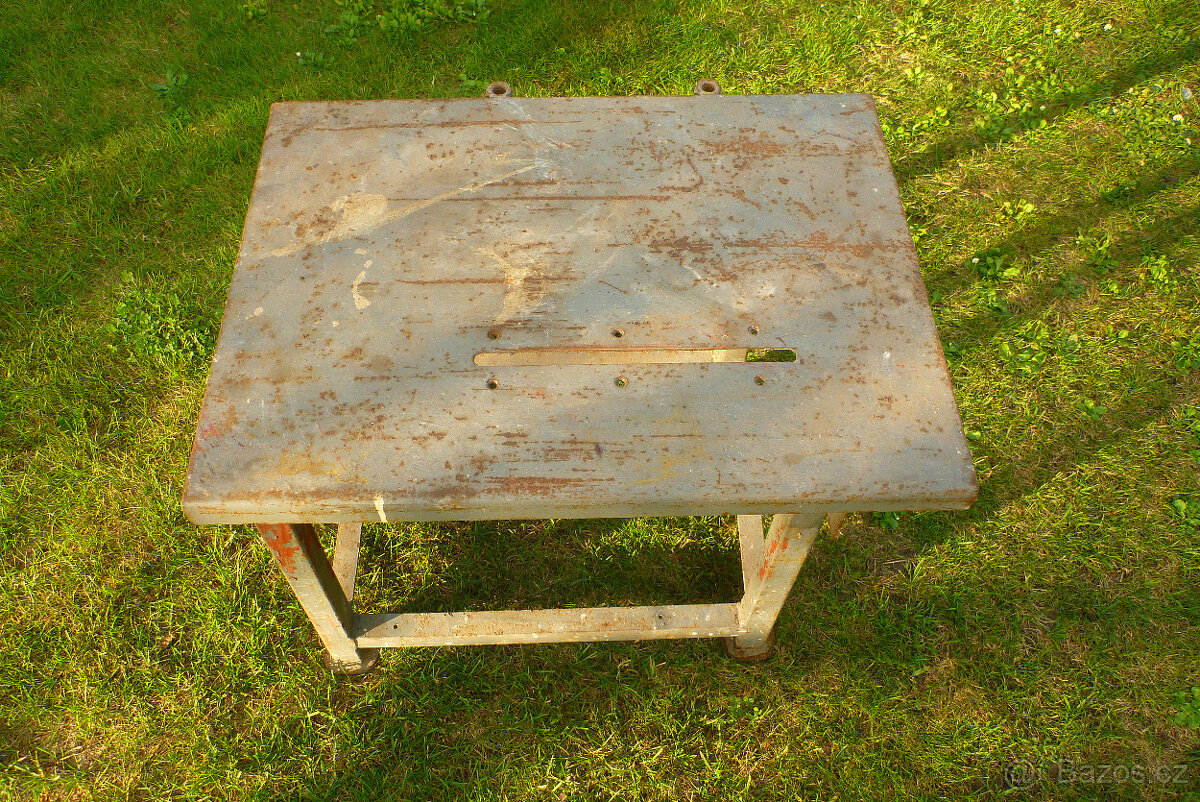 Podstavec bytelný - 3