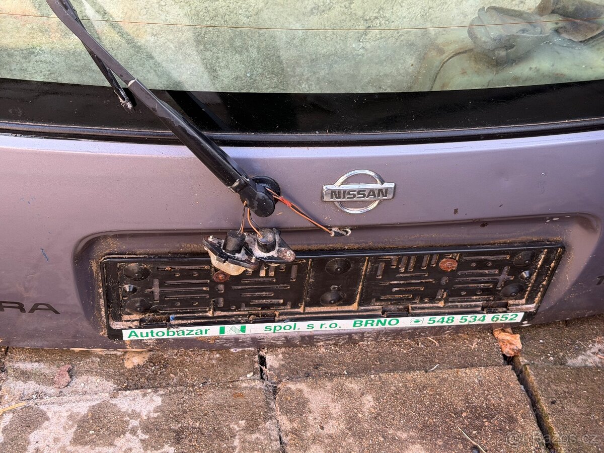 Prodám páté zadní dveře Nissan Micra k11 - 3