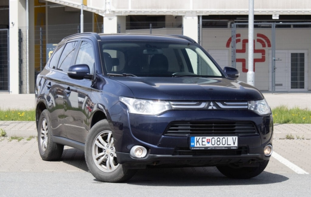 Mitsubishi Outlander z roku 2012 - 3