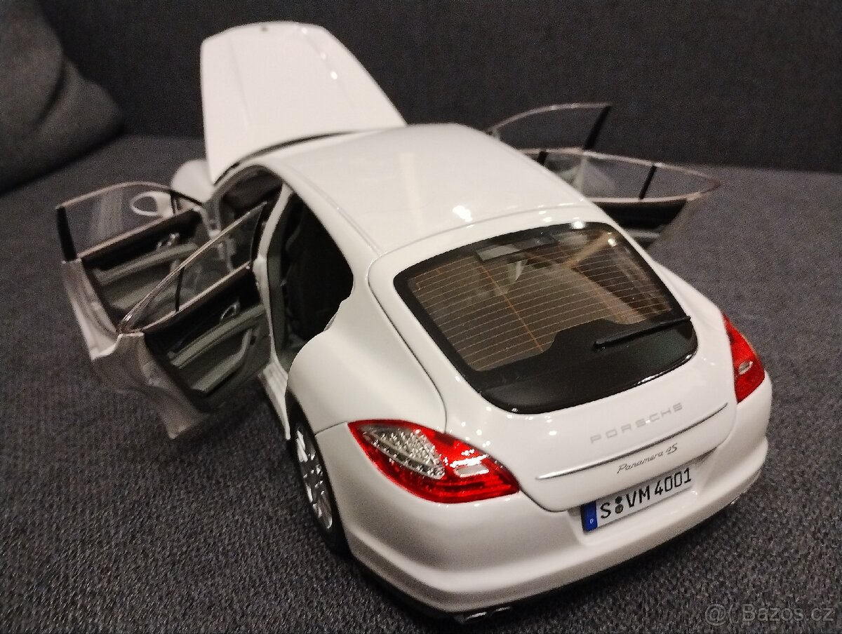 Porsche Panamera 4S 1/18 - 3