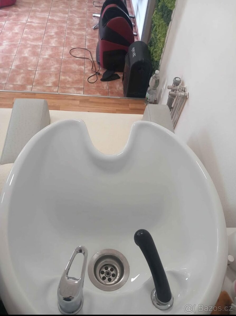 Kadeřnický mycí box - 3