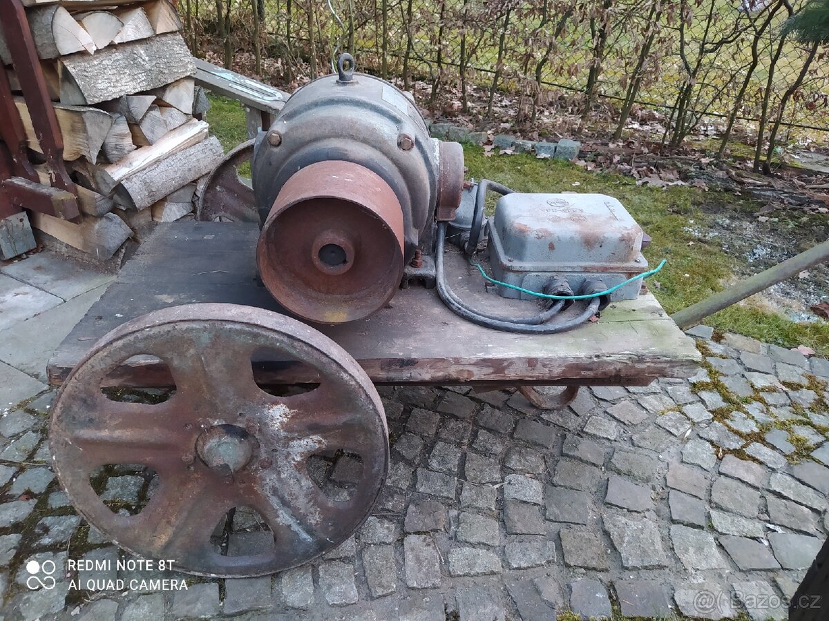 Stabilní historický elektromotor - 3