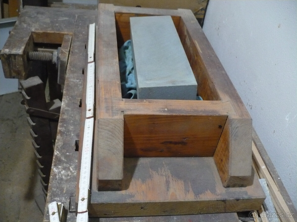 Prodám ,,kolébku,, na brusný kámen včetně kamene. - 3