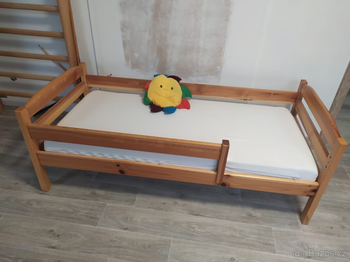 Střední dětská postel z masivu - 3