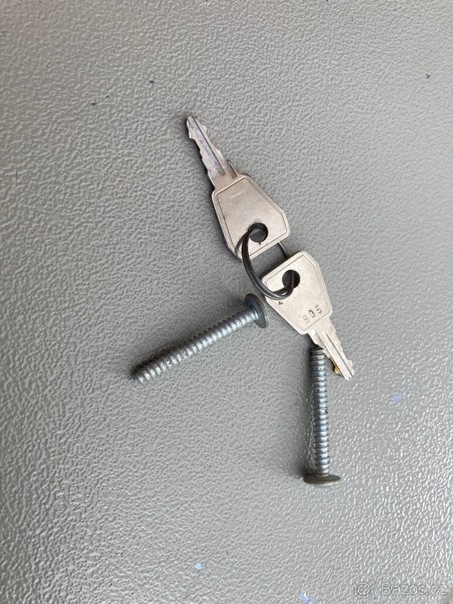 Skříňka na klíče nástěnná za 300 kč - 3