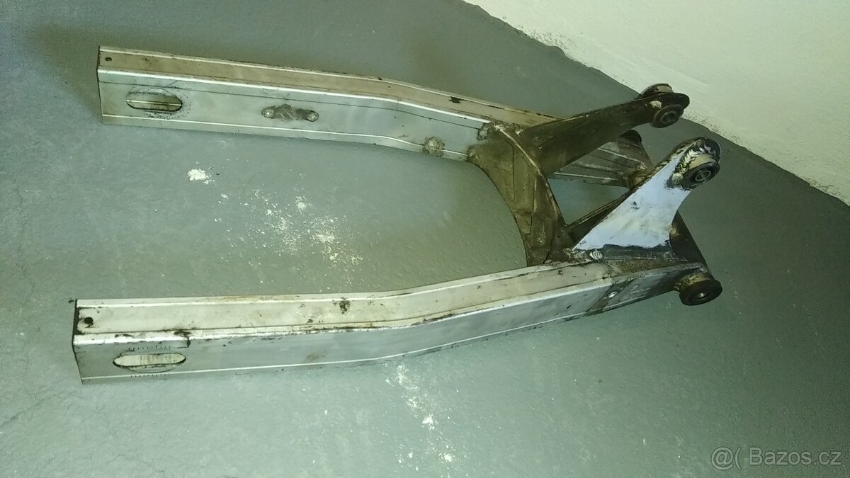 Suzuki GSX-R 750 (do r. 1987) - kyvná vidlice - 3