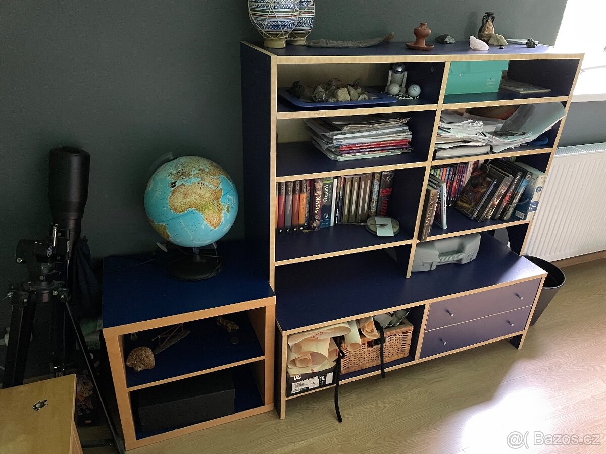 Knihovna plus stolek - 3