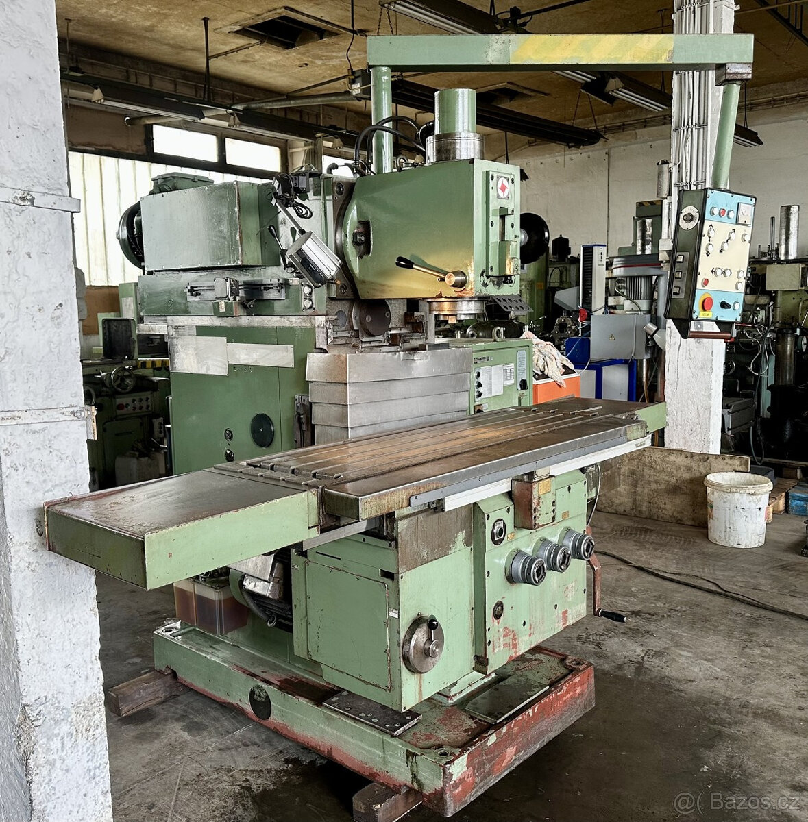 Frézka konzolová FGS 32/40 - 3