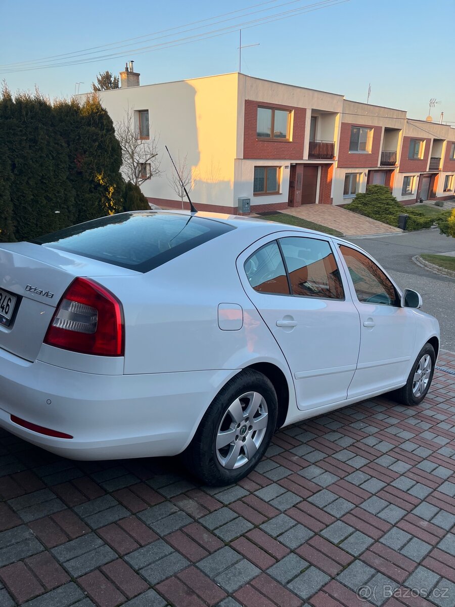 Škoda Octavia 2.0 TDi- Elegance - 3