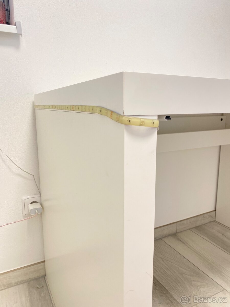 MALM Ikea - psací stůl - 3