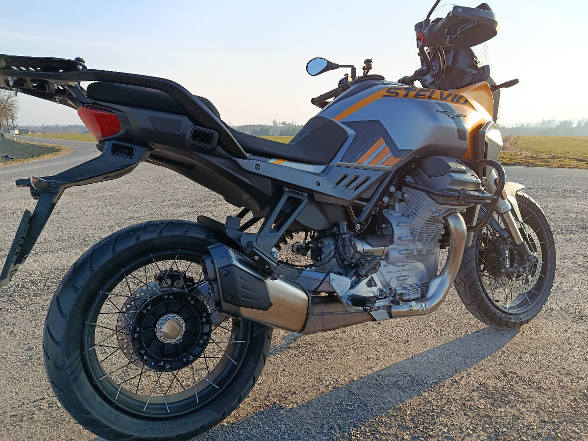 Moto Guzzi Stelvio - 3