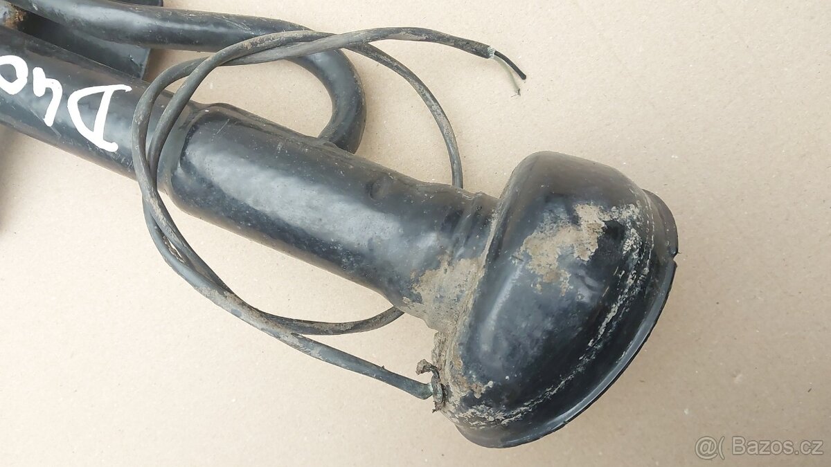 Nissan Navara D40 : Hrdlo nádrže - 3