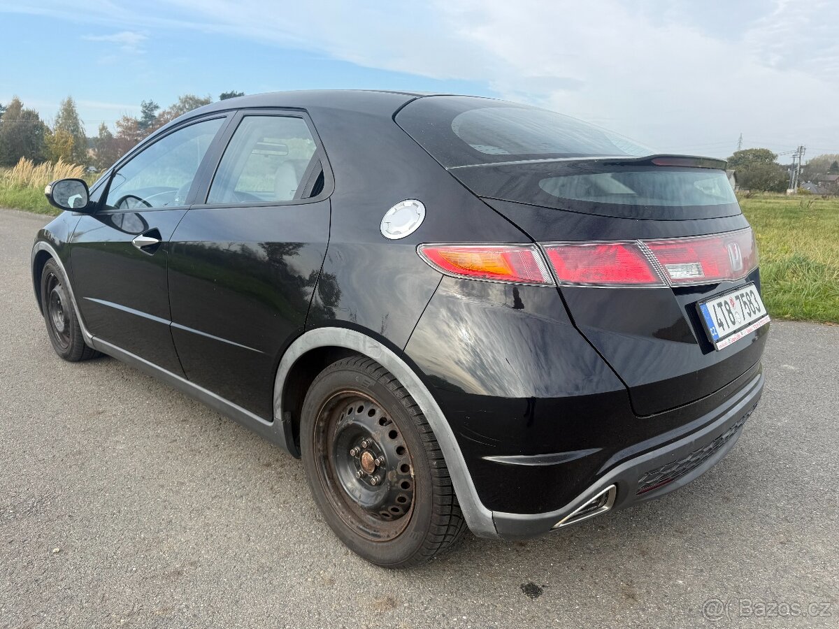 Honda Civic 1,8 VTEC 1.majitel najeto 107000 km - 3