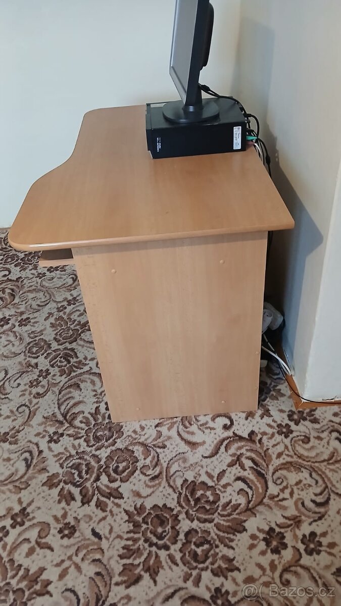 Počítačový stůl a otočné křeslo - 3