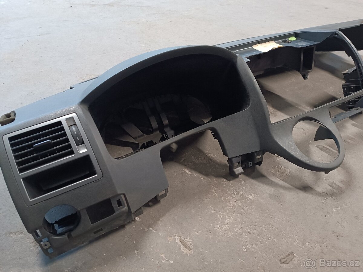 VW Transporter T5/T6 - palubní deska - 3