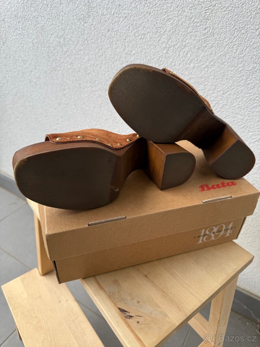 Hnědé semišové sandály od Baťa (velikost 39) - 3