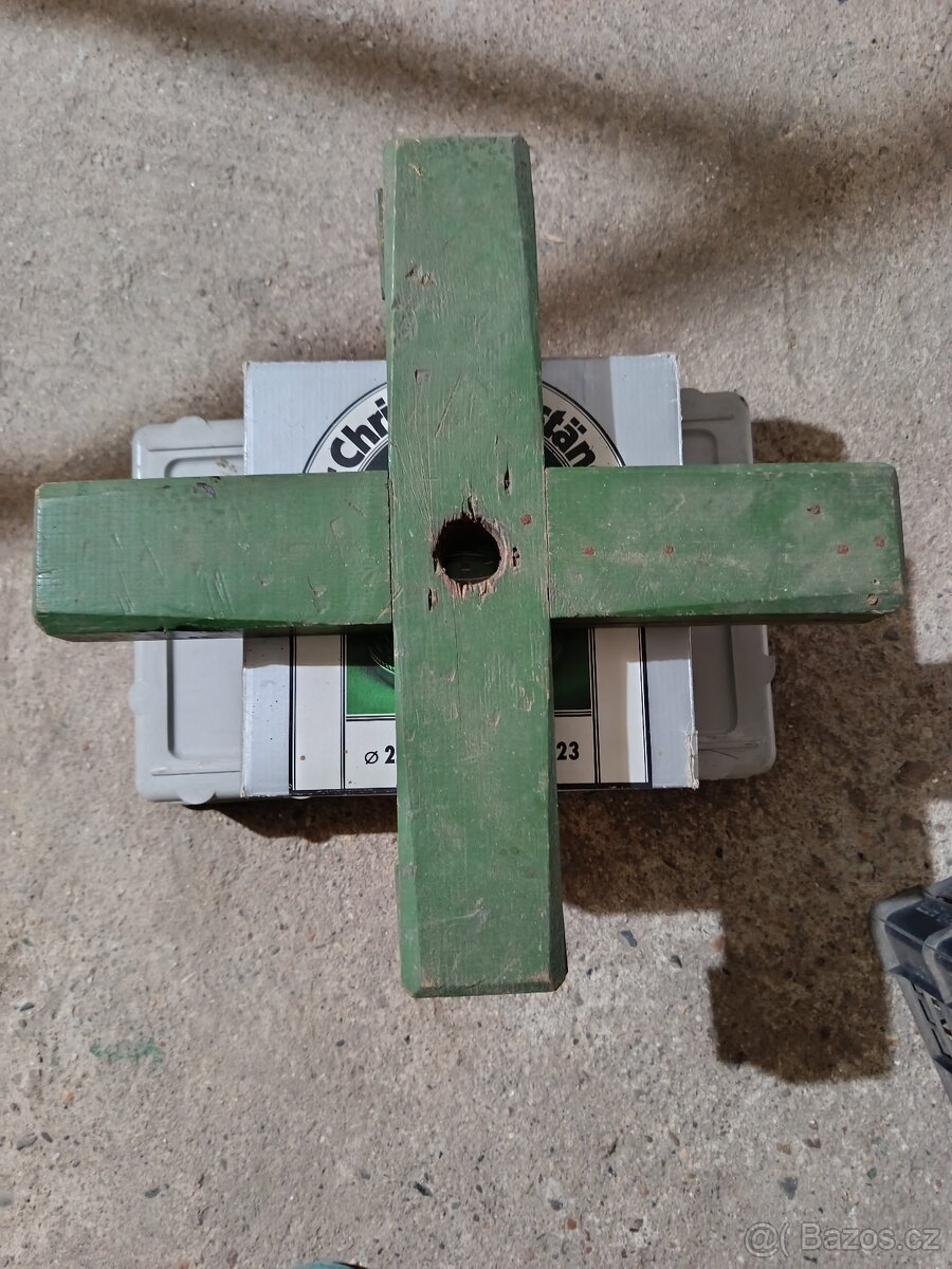 Prodám dva stojany na vánoční stromeček - 3