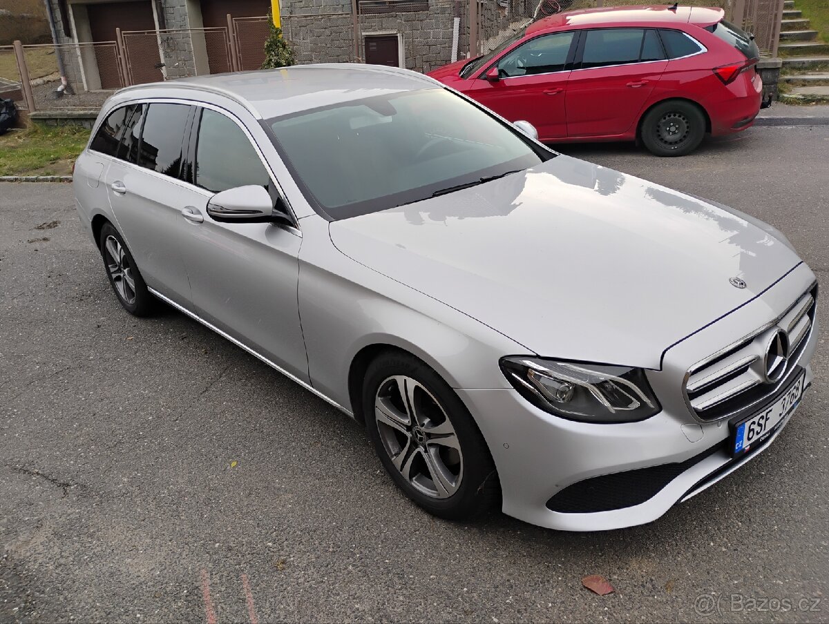 Mercedes-Benz E Class 220D - 3