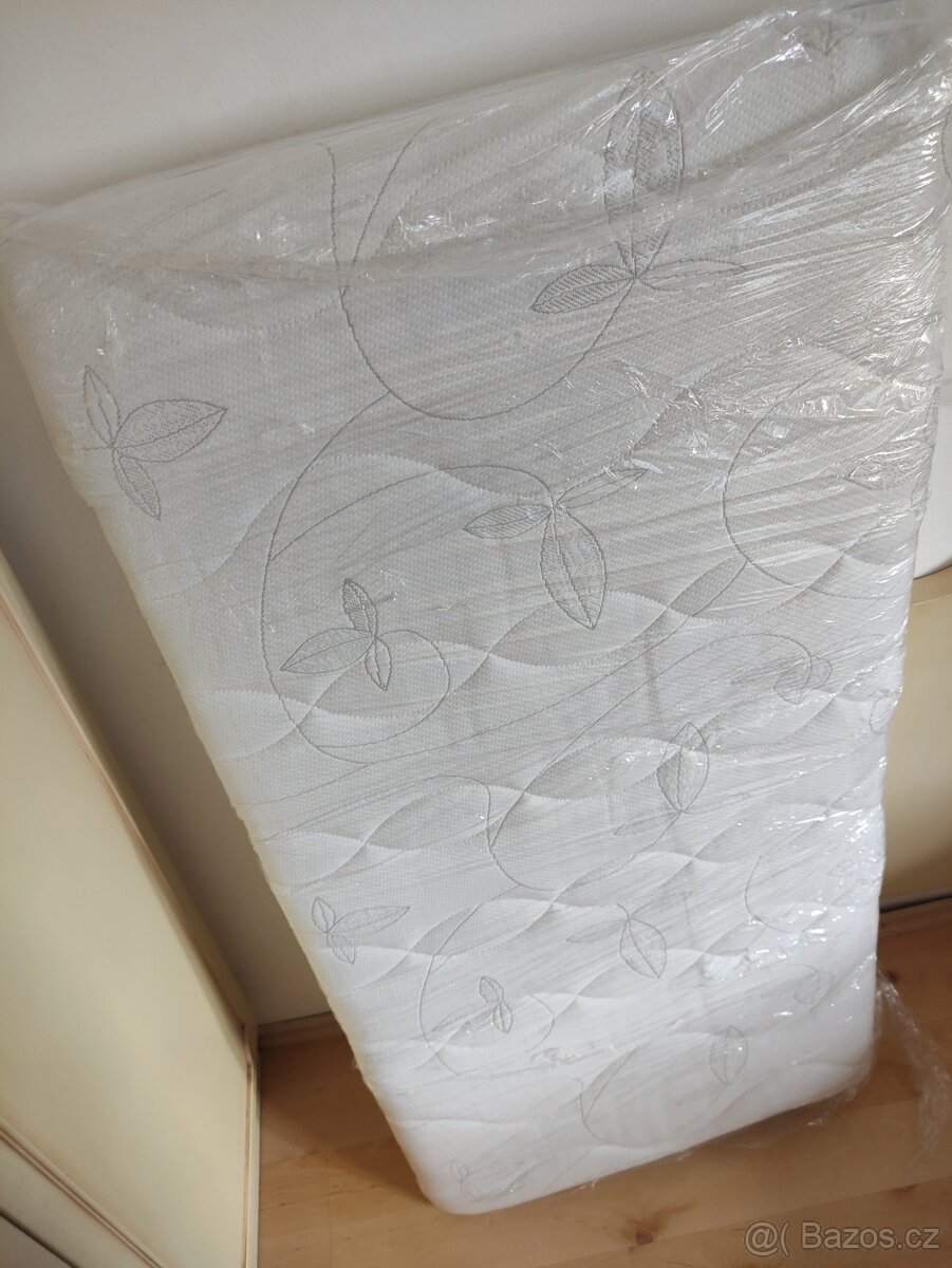 Matrace (nová) 60x120cm + 5x prostěradlo + mantinel - 3